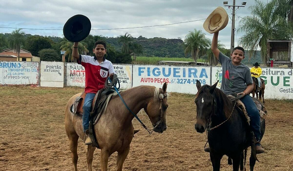 Imagem de compartilhamento para o artigo Laçador de 10 anos de Costa Rica fatura R$ 2,7 mil em competição de Figueirão da MS Todo dia